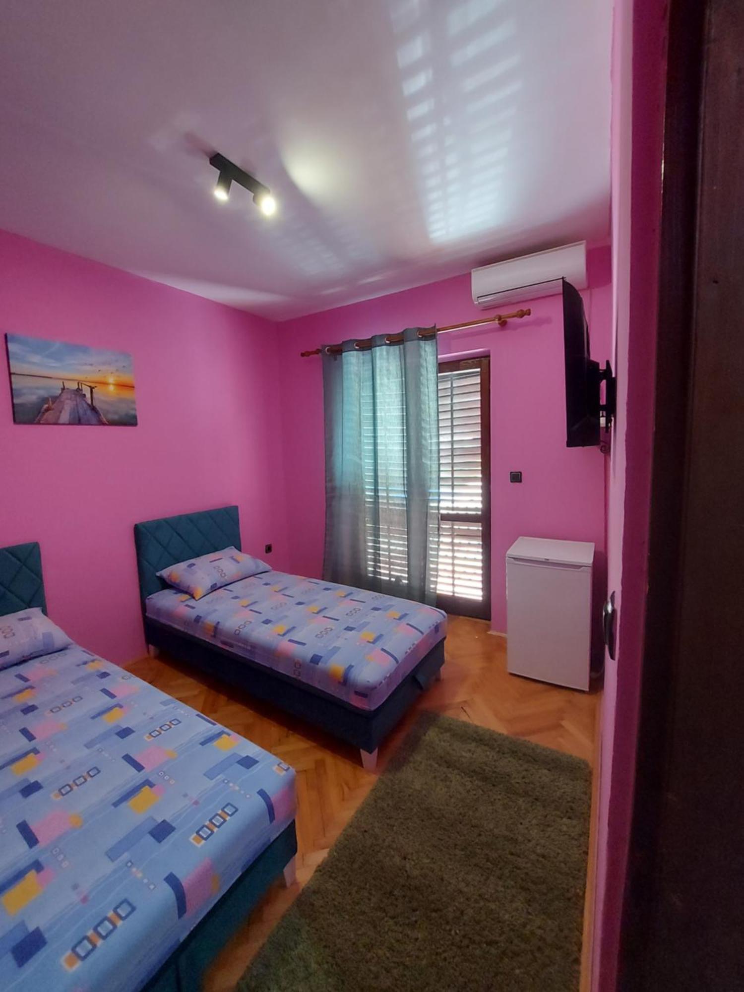 Barcelona Apartments Tivat Bagian luar foto