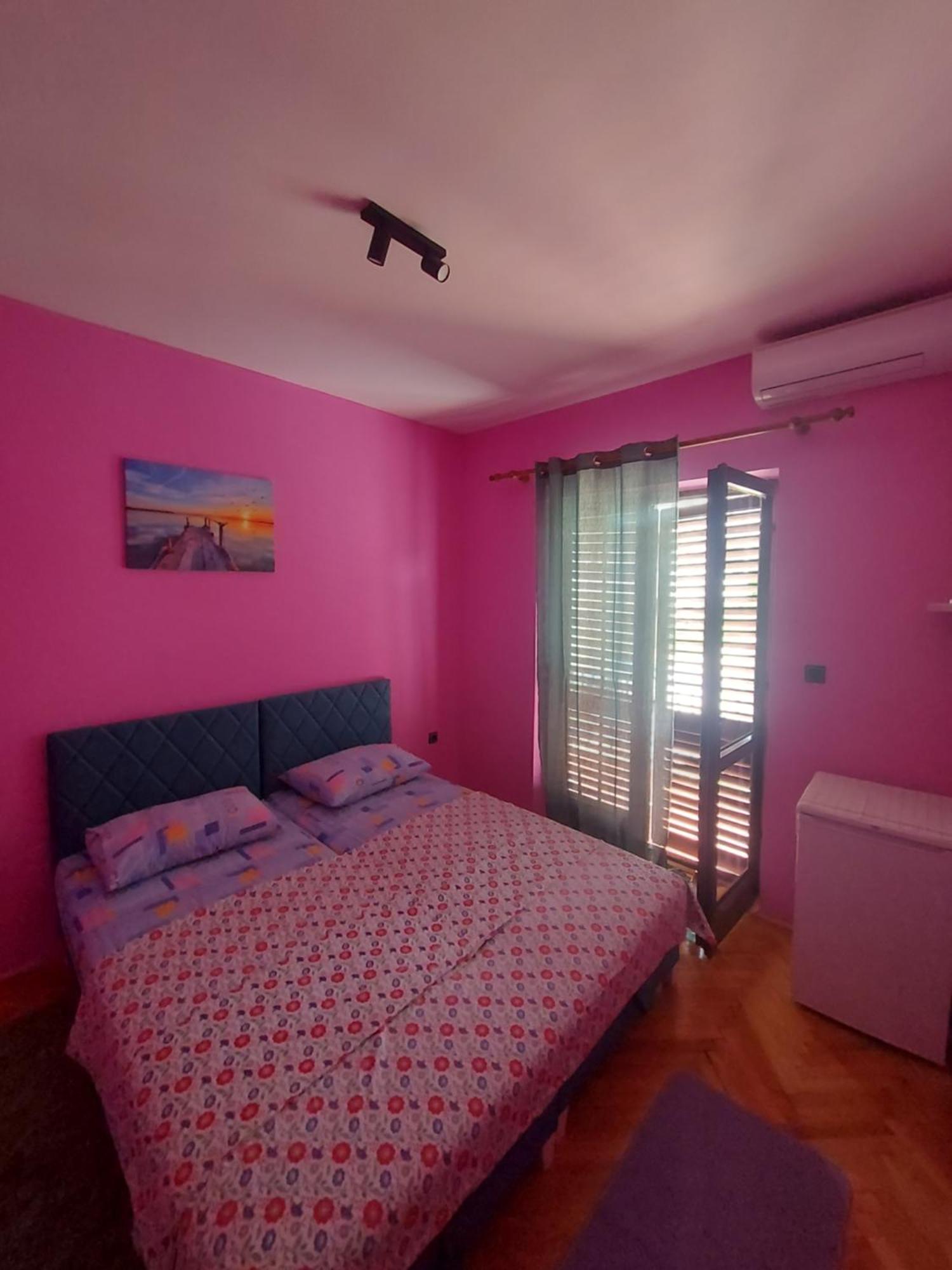 Barcelona Apartments Tivat Bagian luar foto